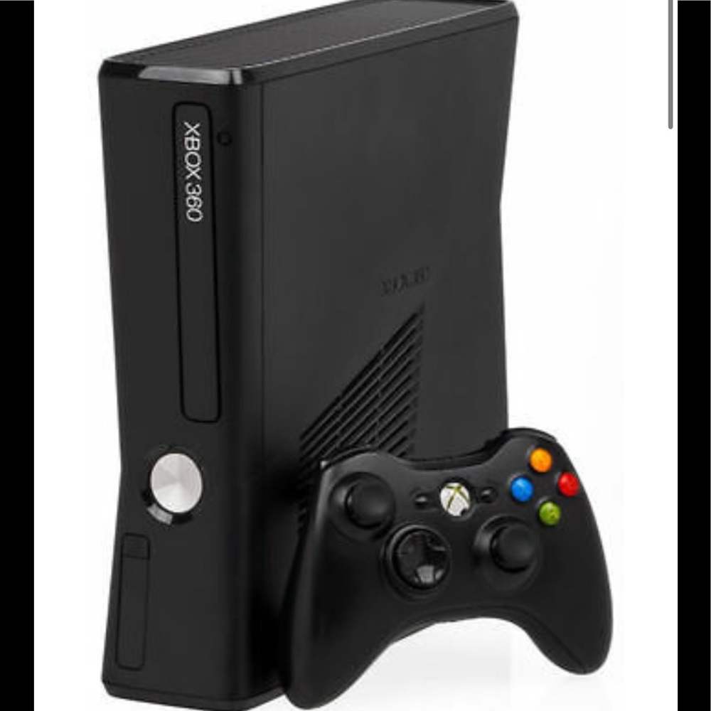 XBOX 360 E 4 GB CONSOLE